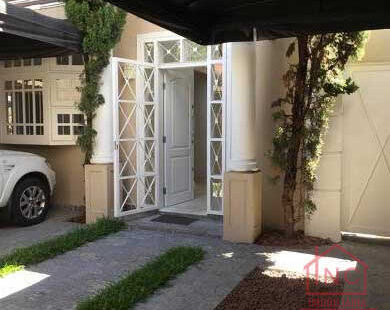 O sobrado no bairro Vila Cordeiro com 177 metros quadrados